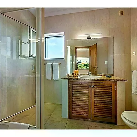 Large With Swimming Pool Within Walking Distance To The Otel
