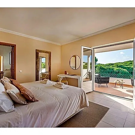 Large With Swimming Pool Within Walking Distance To The Otel