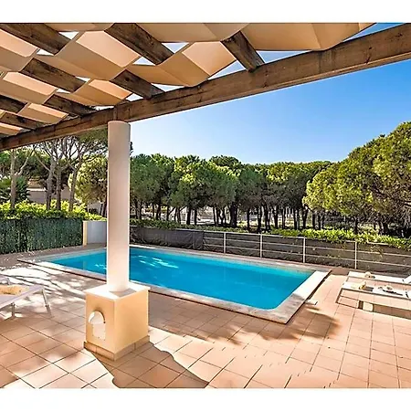 Otel Large With Swimming Pool Within Walking Distance To The