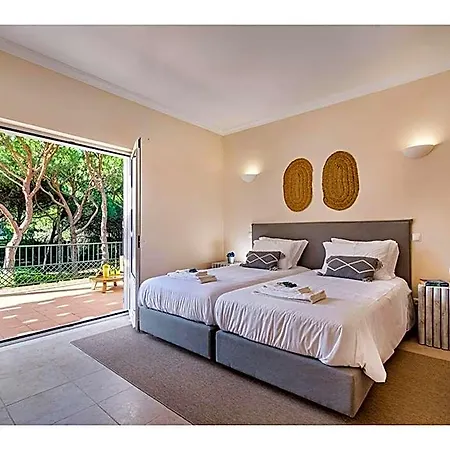 Large With Swimming Pool Within Walking Distance To The Otel Castro Marim