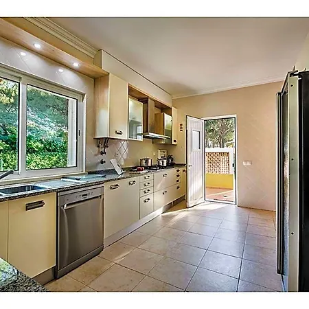 酒店 Large With Swimming Pool Within Walking Distance To The 3*